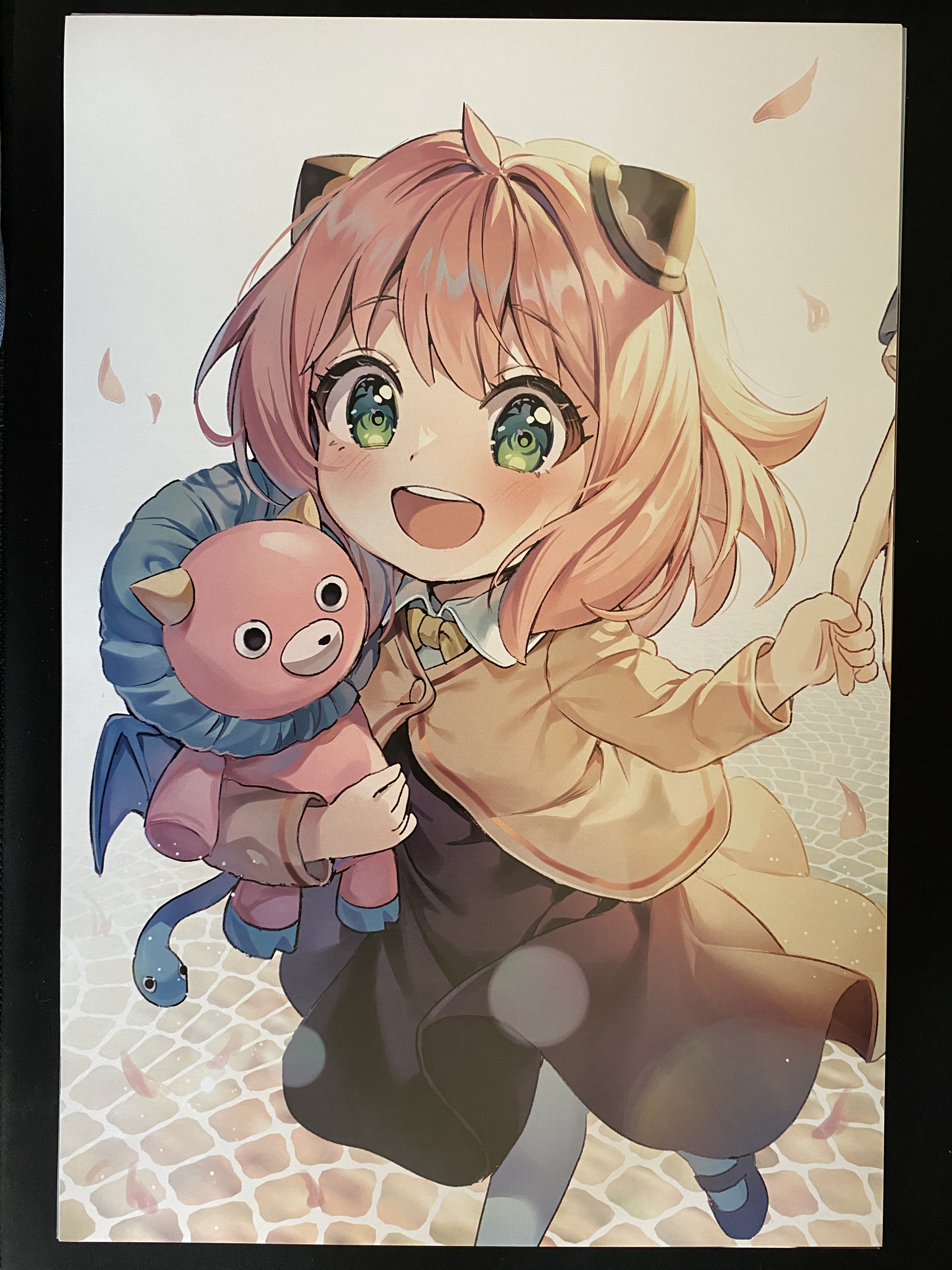 Poster Spy x Family - Anya con un peluche